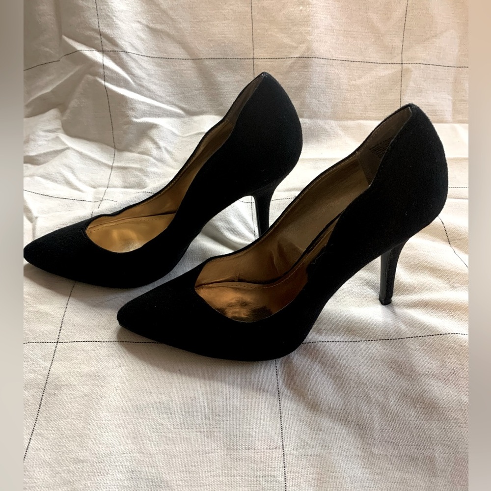 Jennifer Lopez velvet high heels